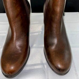Born's brown leather women's ankle boots in size 7.5.